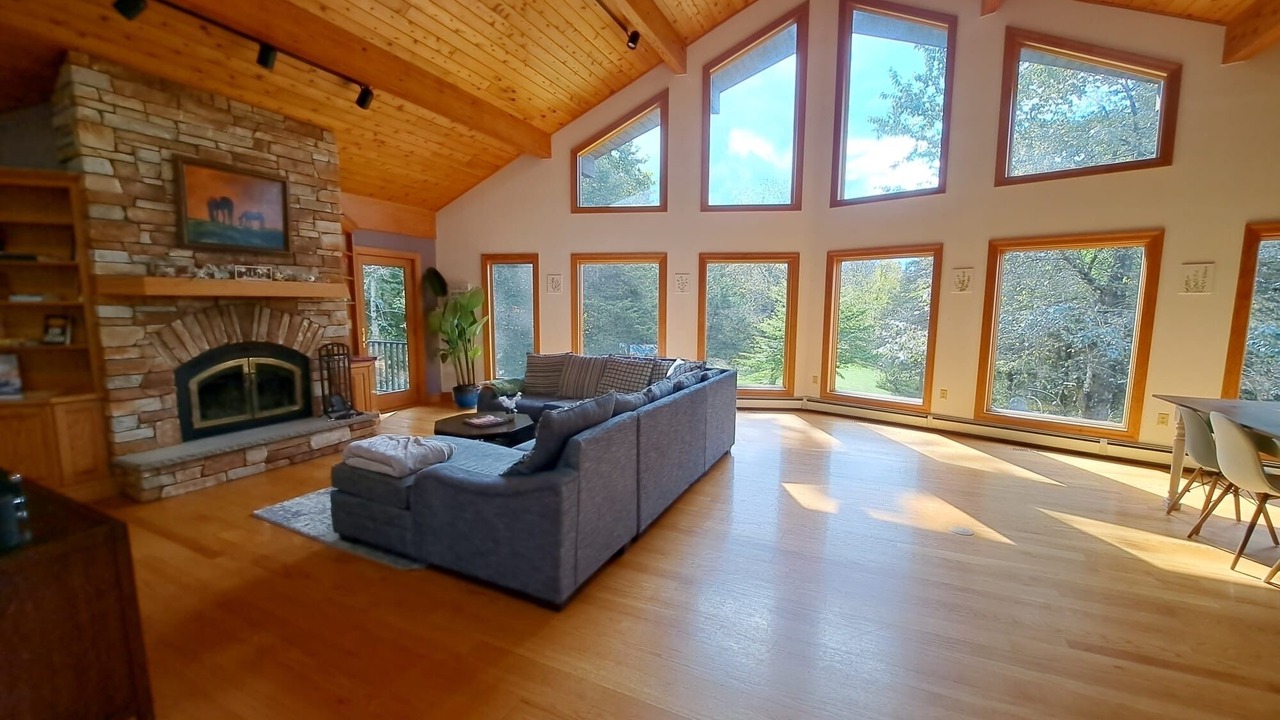 Photo of Livingroom in Salt Point