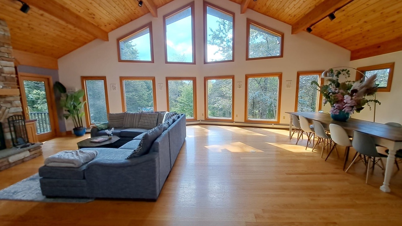 Photo of Livingroom in Salt Point