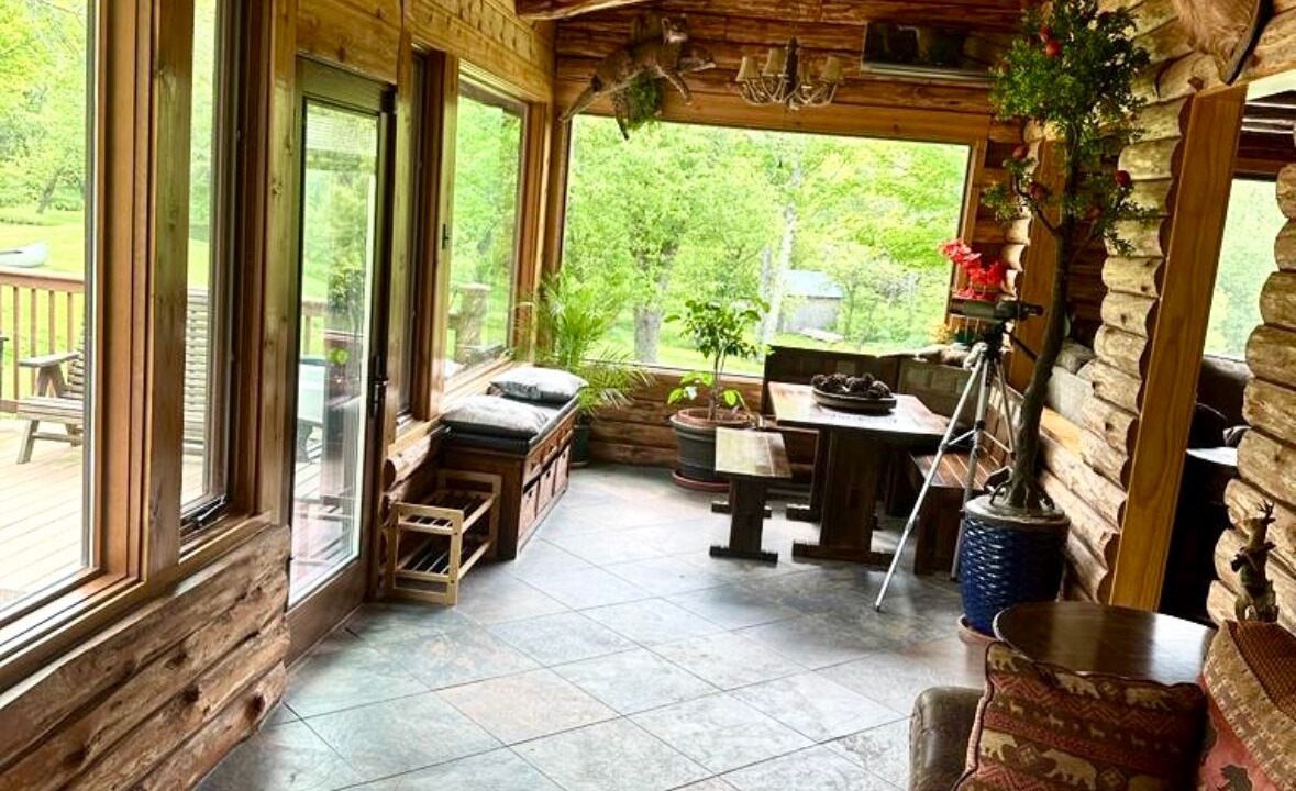 Photo of Livingroom in Roxbury