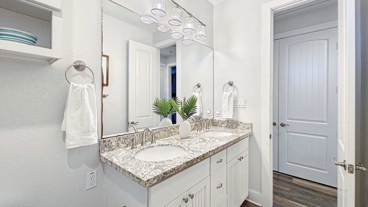 Photo of Bathroom in Pirates Beach