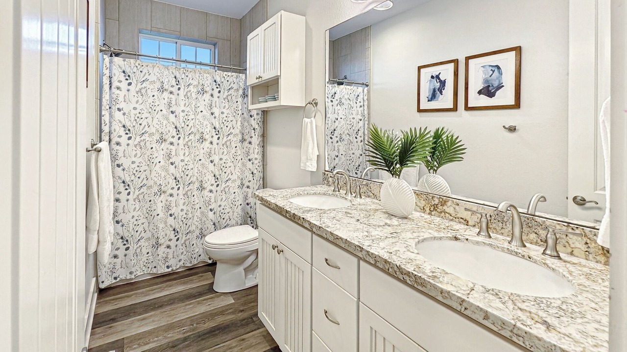 Photo of Bathroom in Pirates Beach