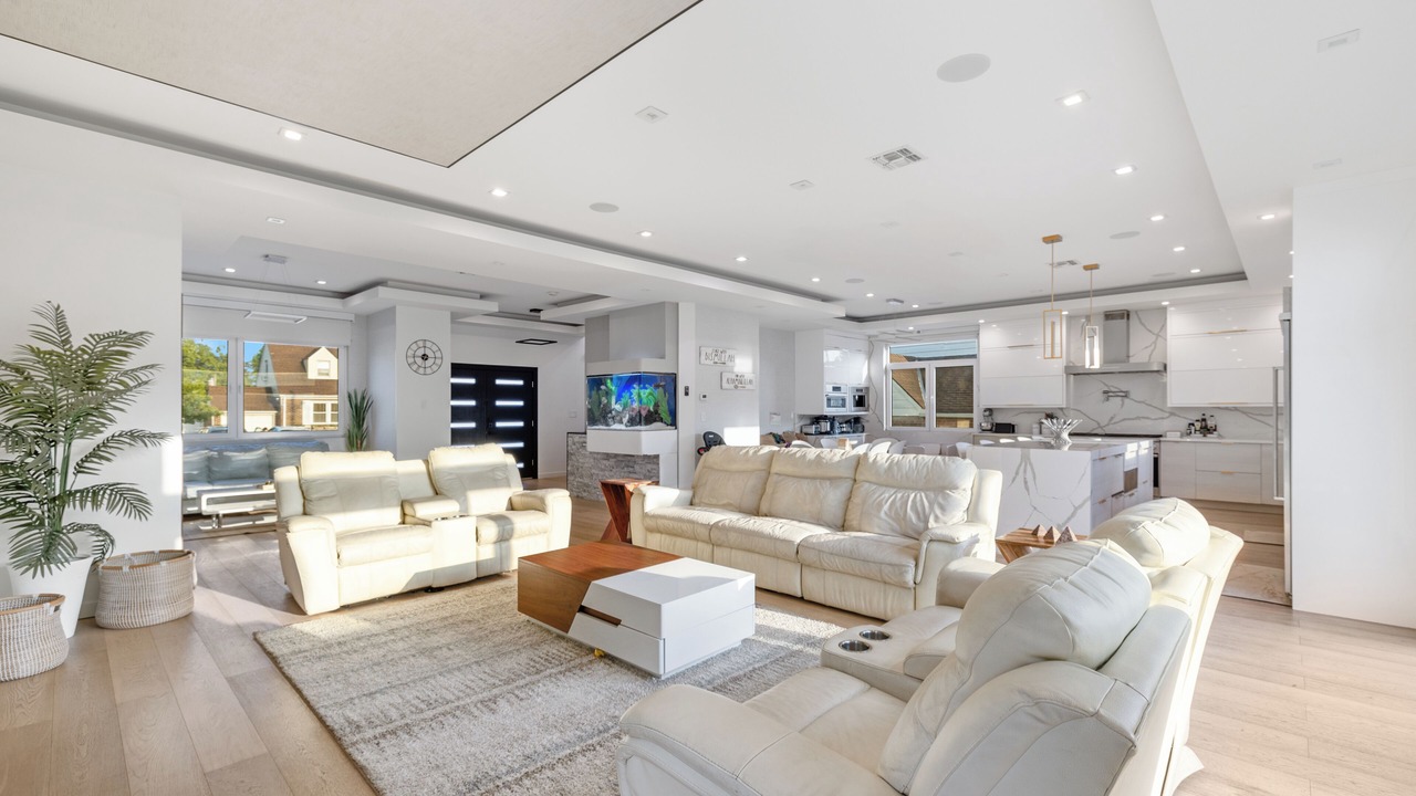 Photo of Livingroom in Alden Manor