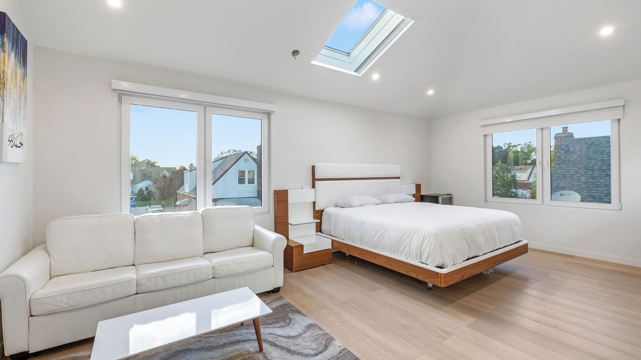 Photo of Bedroom in Alden Manor