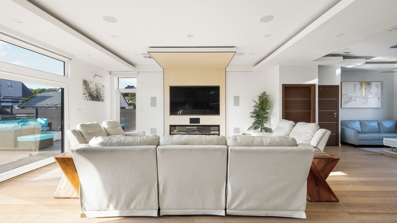 Photo of Livingroom in Alden Manor