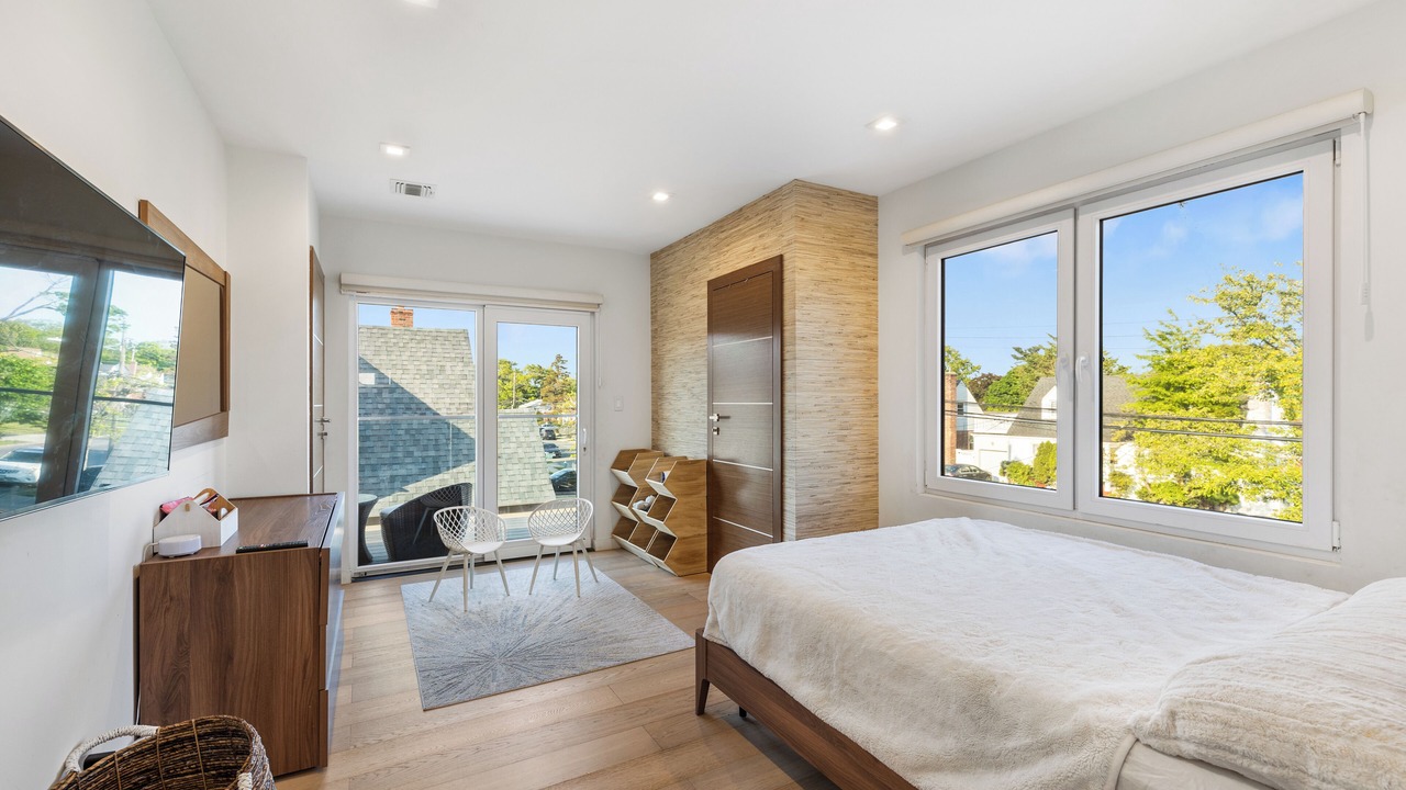 Photo of Bedroom in Alden Manor
