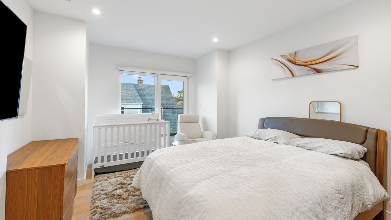 Photo of Bedroom in Alden Manor