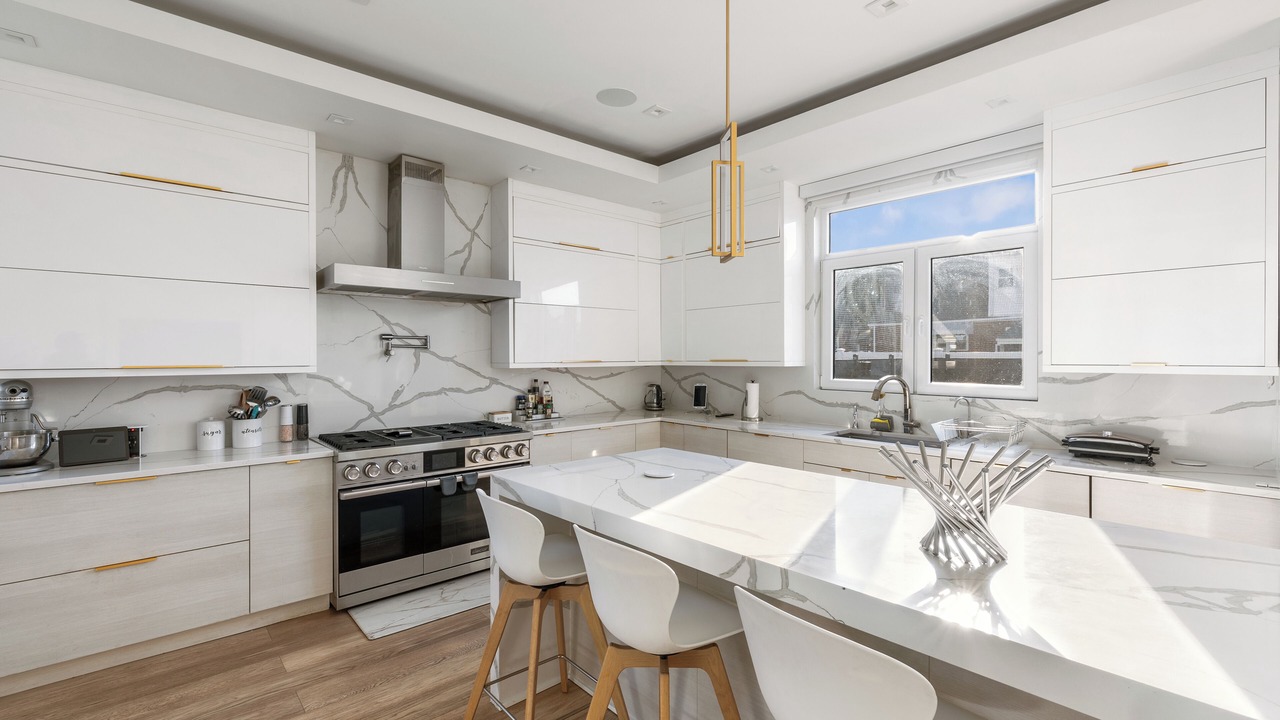 Photo of Kitchen in Alden Manor