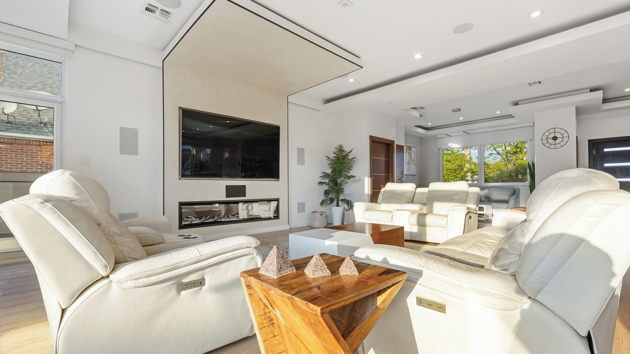 Photo of Livingroom in Alden Manor
