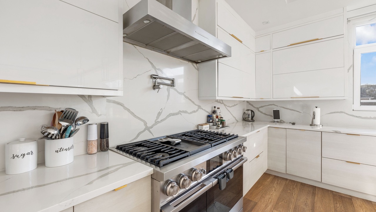Photo of Kitchen in Alden Manor