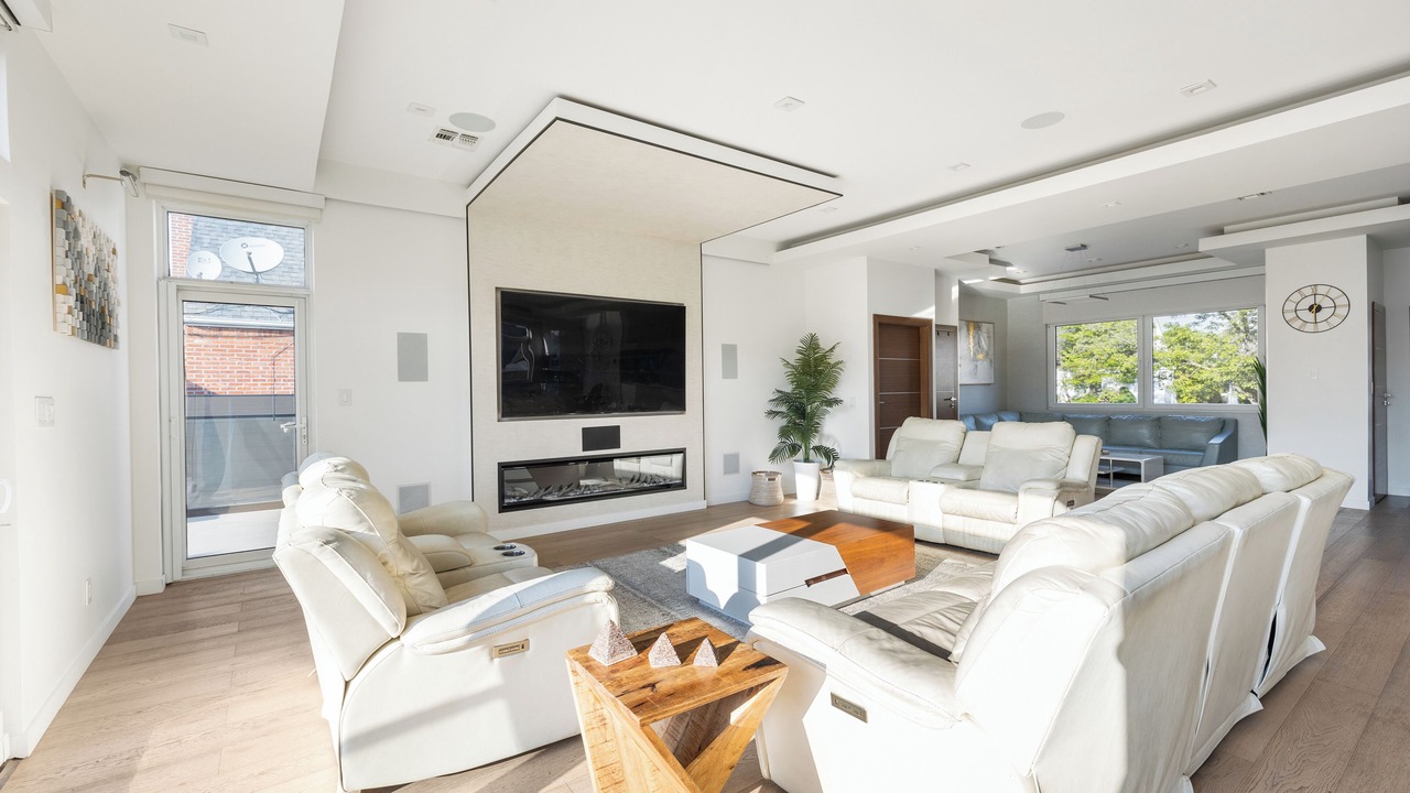 Photo of Livingroom in Alden Manor