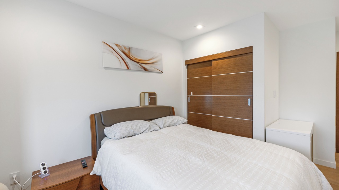 Photo of Bedroom in Alden Manor