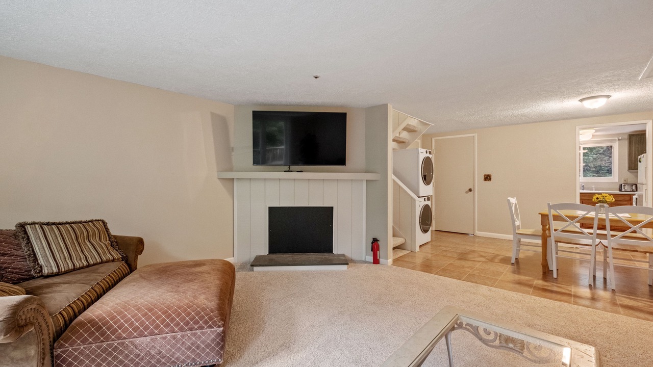 Photo of Livingroom in Thornton
