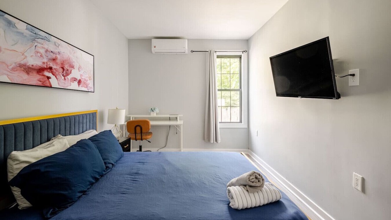 Photo of Bedroom in Black Rock Historic District
