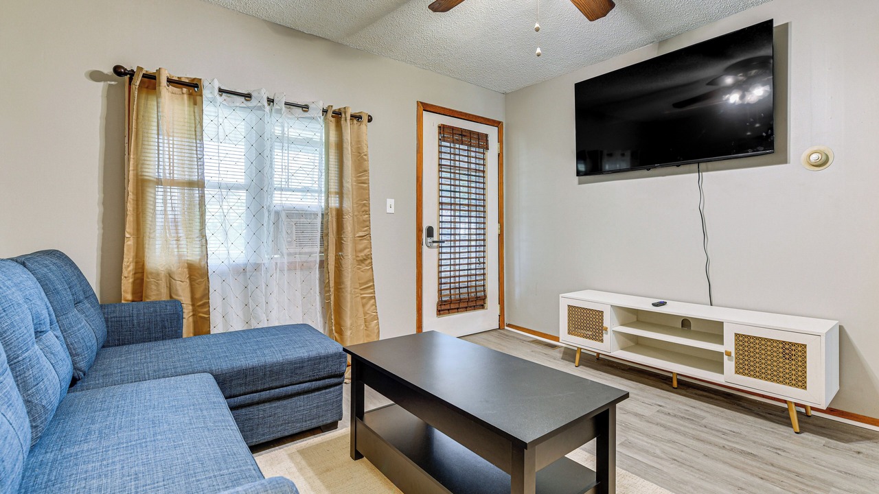 Photo of Livingroom in North Tonawanda