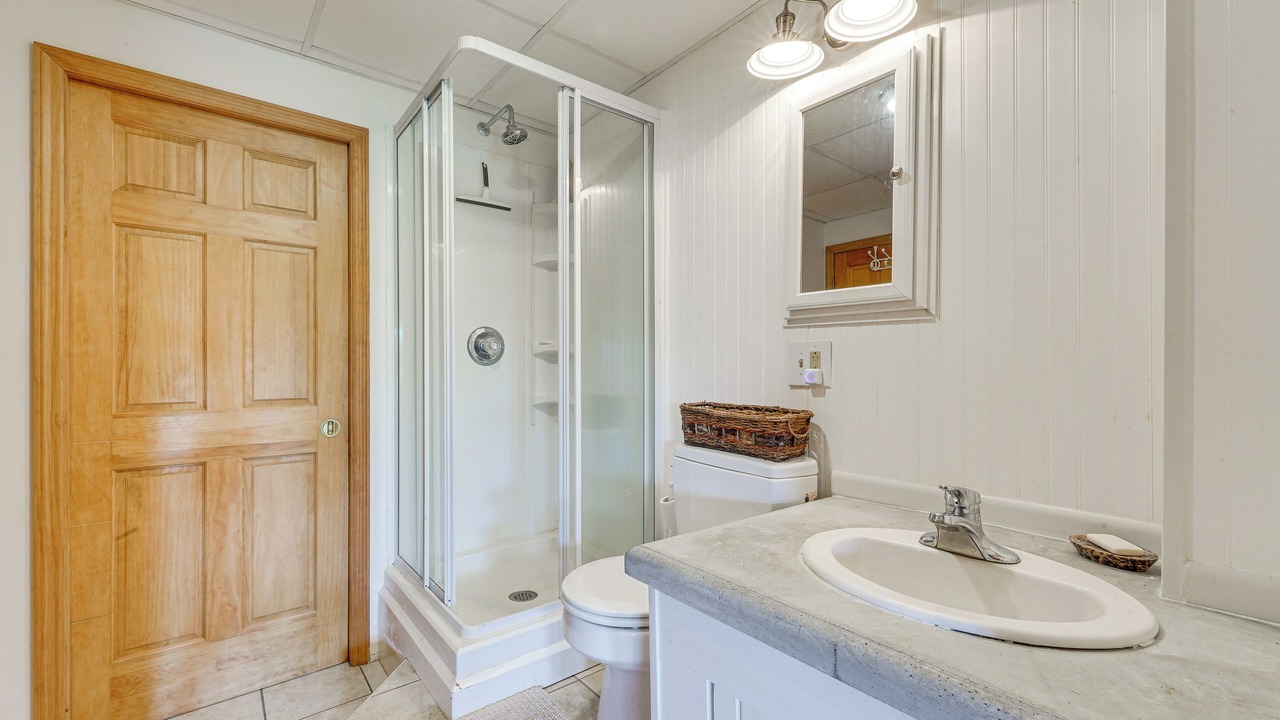 Photo of Bathroom in Putnam Station