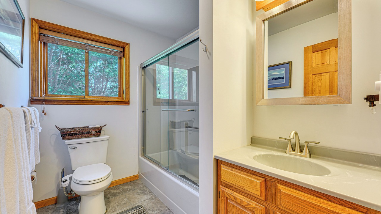 Photo of Bathroom in Putnam Station