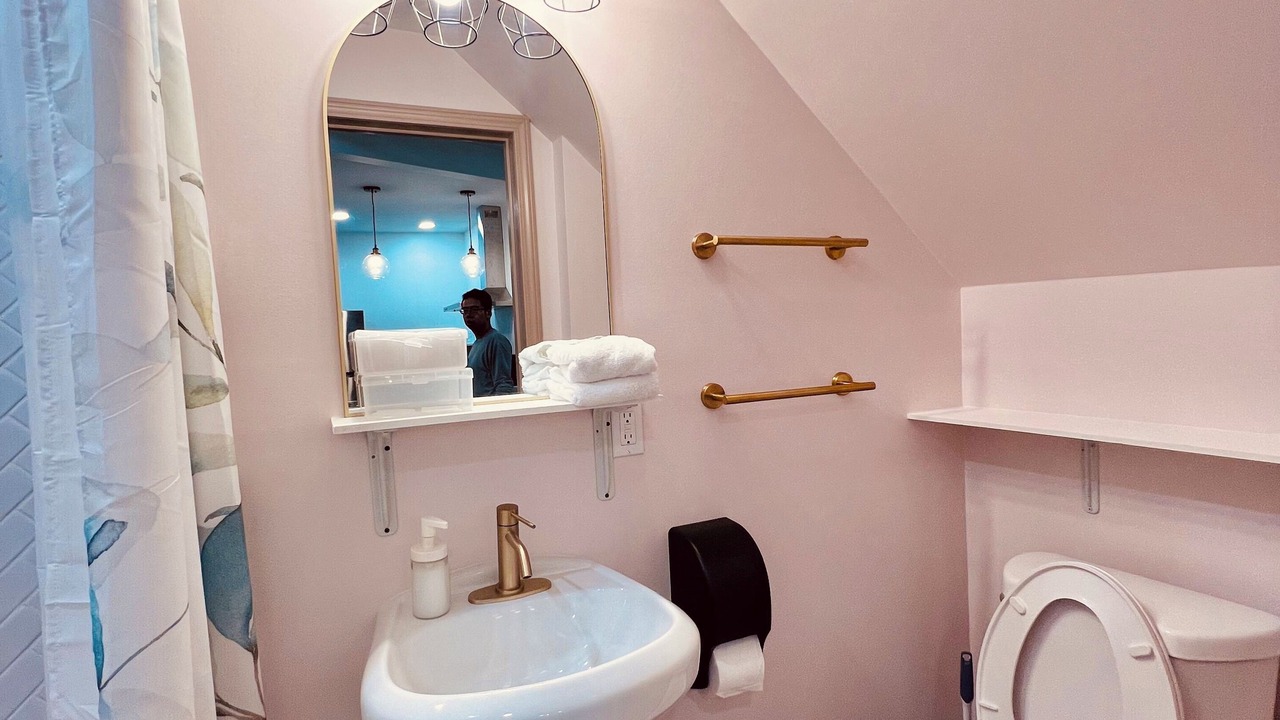 Photo of Bathroom in Downtown Niagara Falls