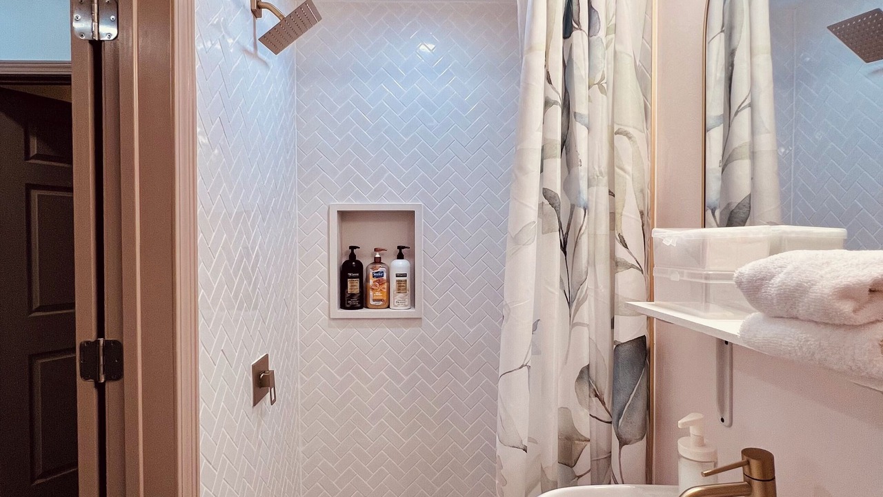 Photo of Bathroom in Downtown Niagara Falls