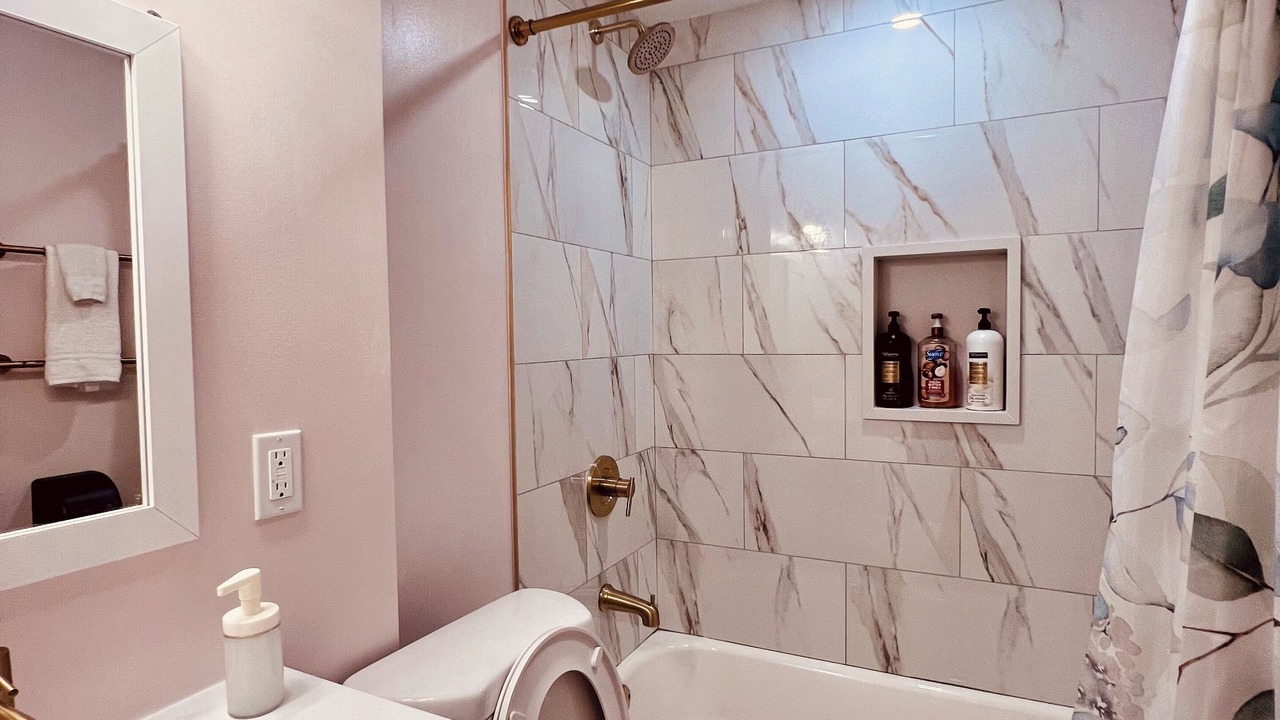 Photo of Bathroom in Downtown Niagara Falls