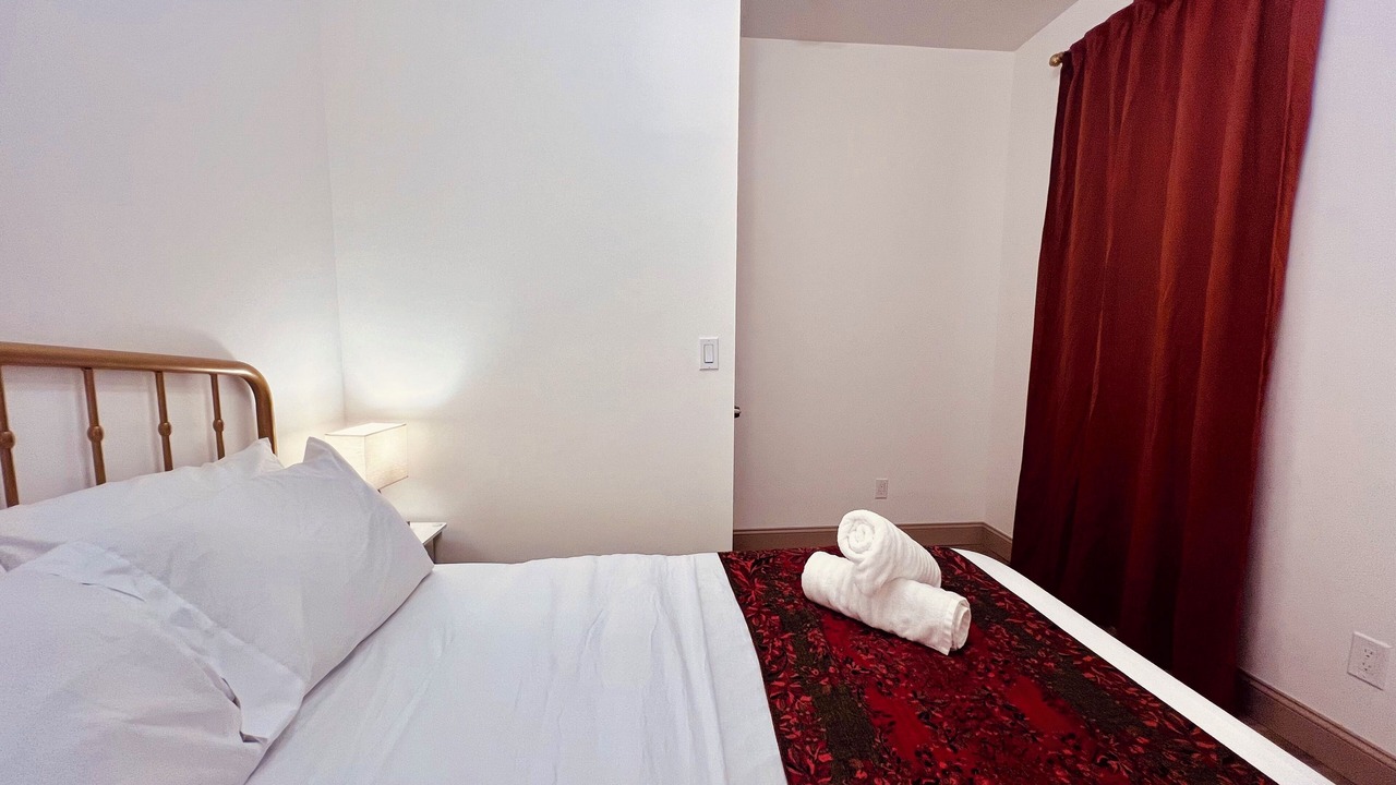 Photo of Bedroom in Downtown Niagara Falls