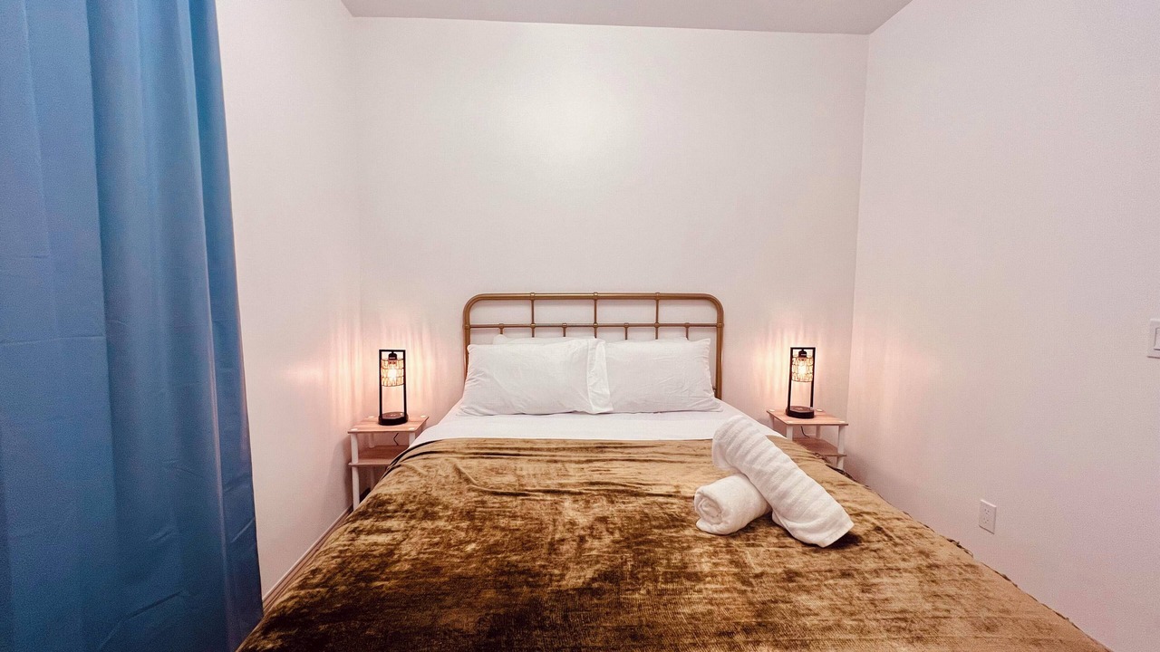 Photo of Bedroom in Downtown Niagara Falls
