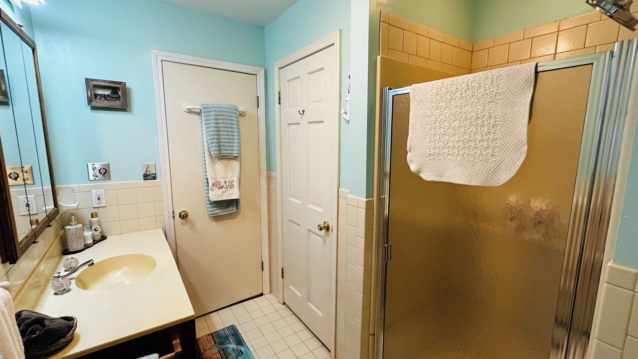 Photo of Bathroom in Day