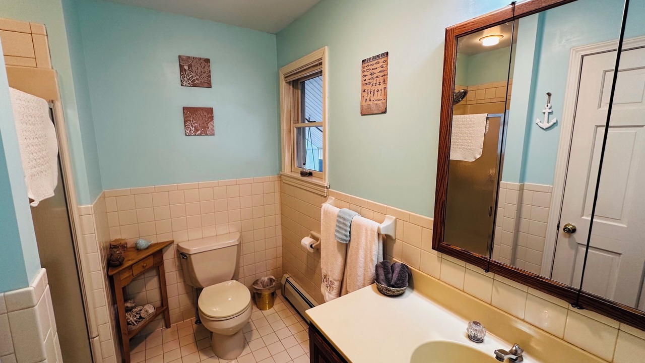 Photo of Bathroom in Day