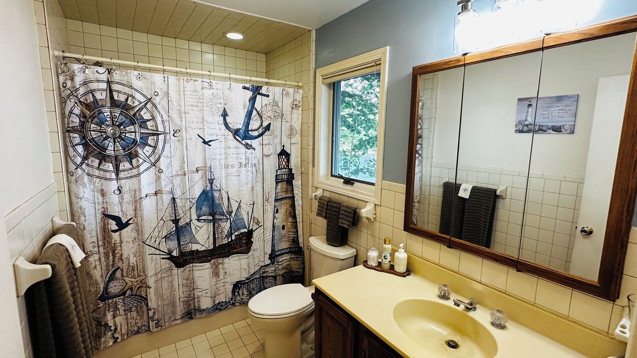 Photo of Bathroom in Day