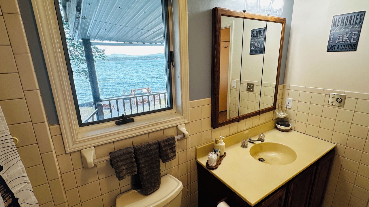 Photo of Bathroom in Day