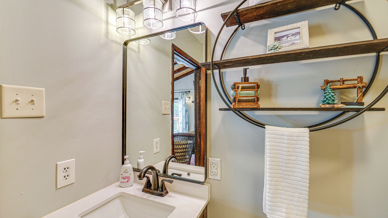 Photo of Bathroom in Alpine Lake