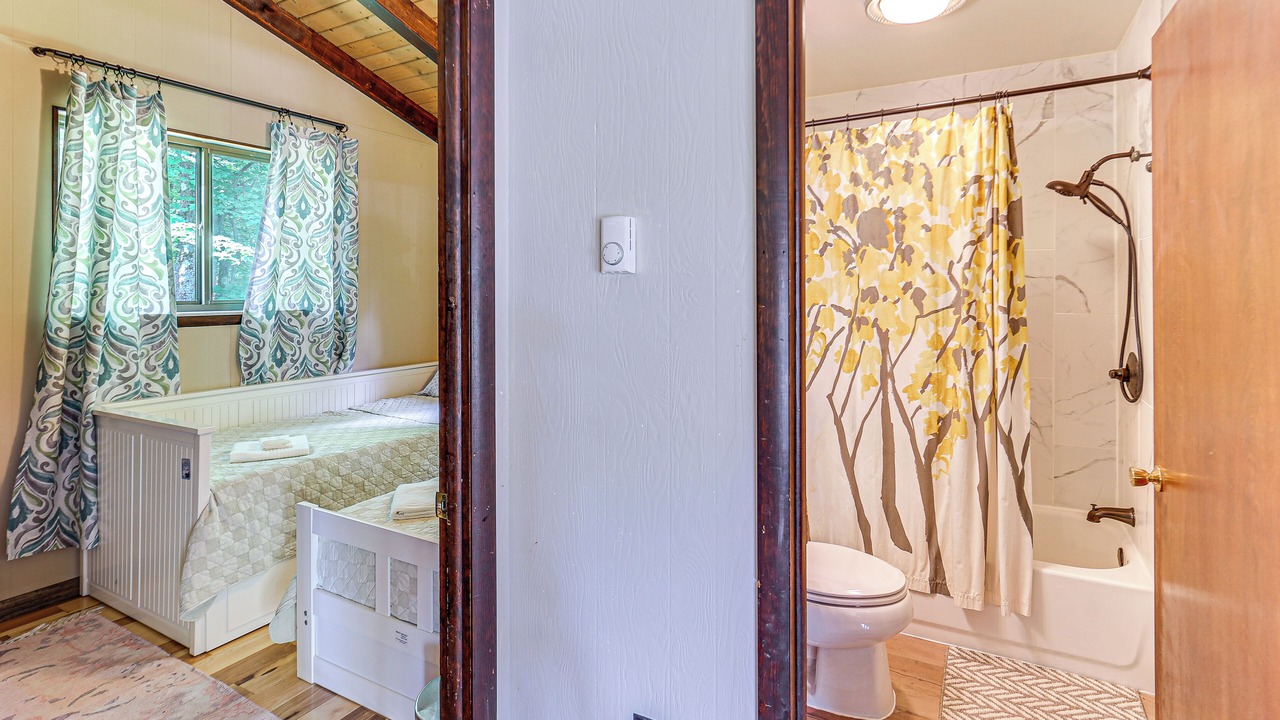 Photo of Bathroom in Alpine Lake