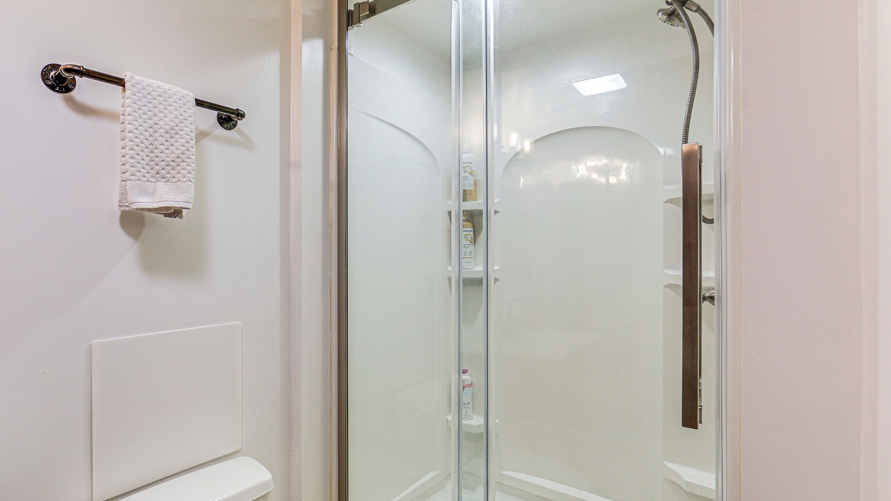 Photo of Bathroom in Alpine Lake