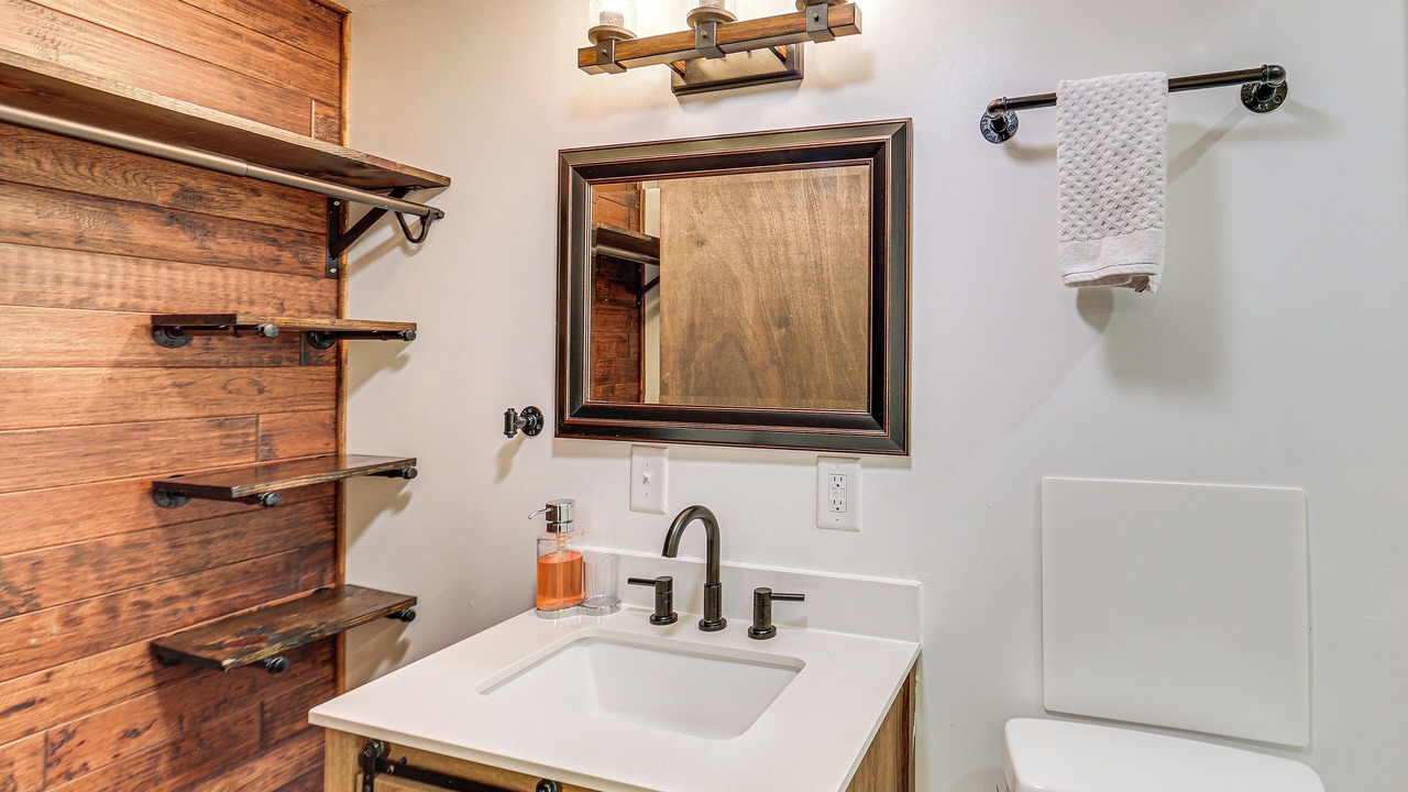 Photo of Bathroom in Alpine Lake