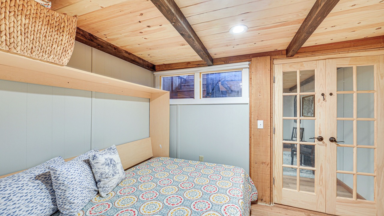 Photo of Bedroom in Alpine Lake