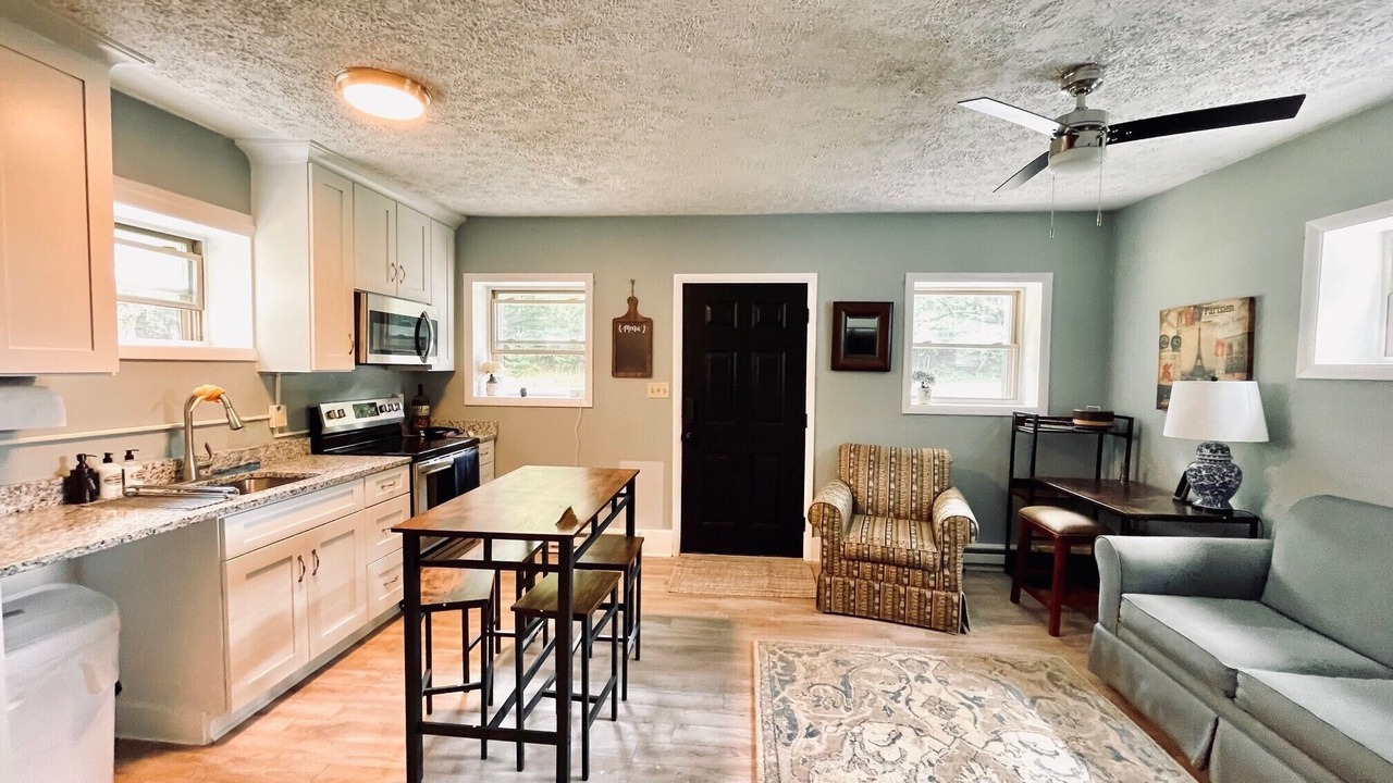Photo of Livingroom in Monterey
