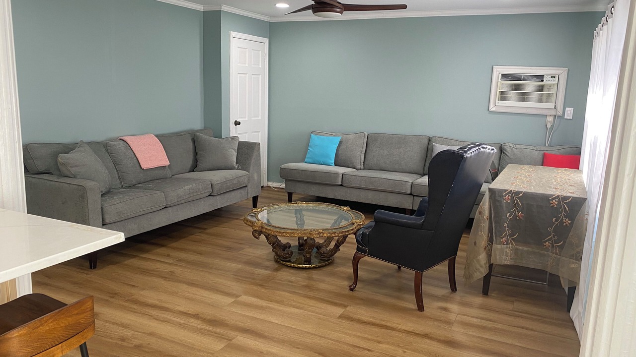 Photo of Livingroom in Elmont