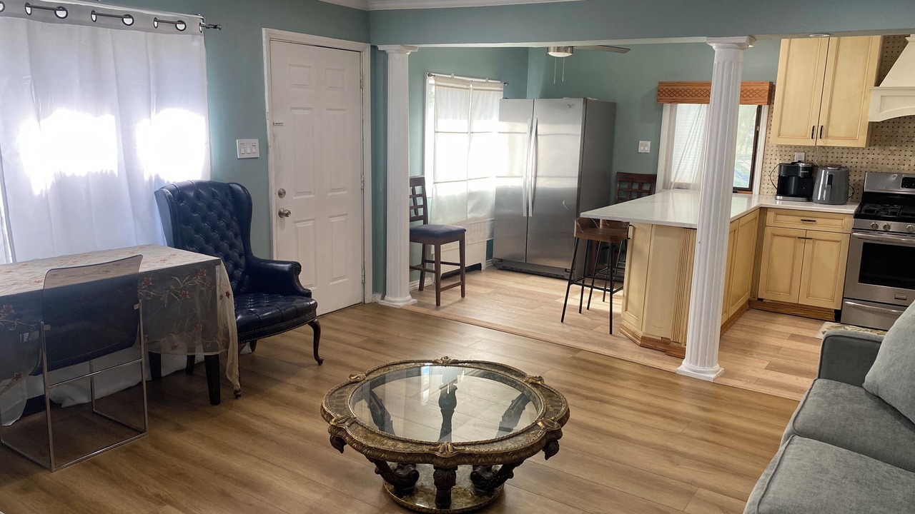 Photo of Livingroom in Elmont
