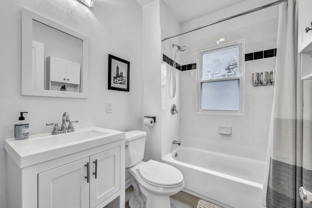 Photo of Bathroom in Detroit - Shoreway