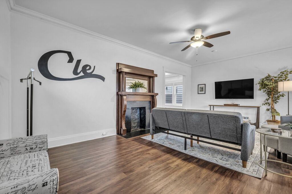Photo of Livingroom in Detroit - Shoreway