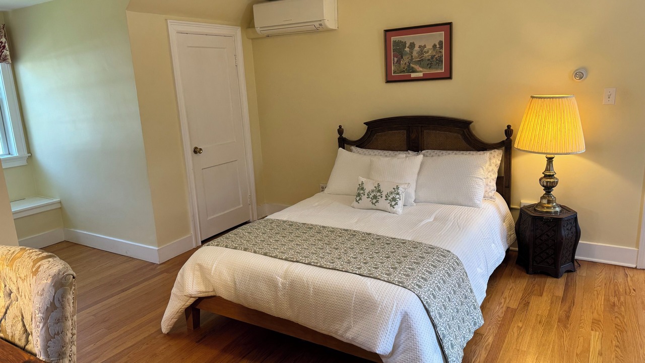 Photo of Bedroom in Amherst Center