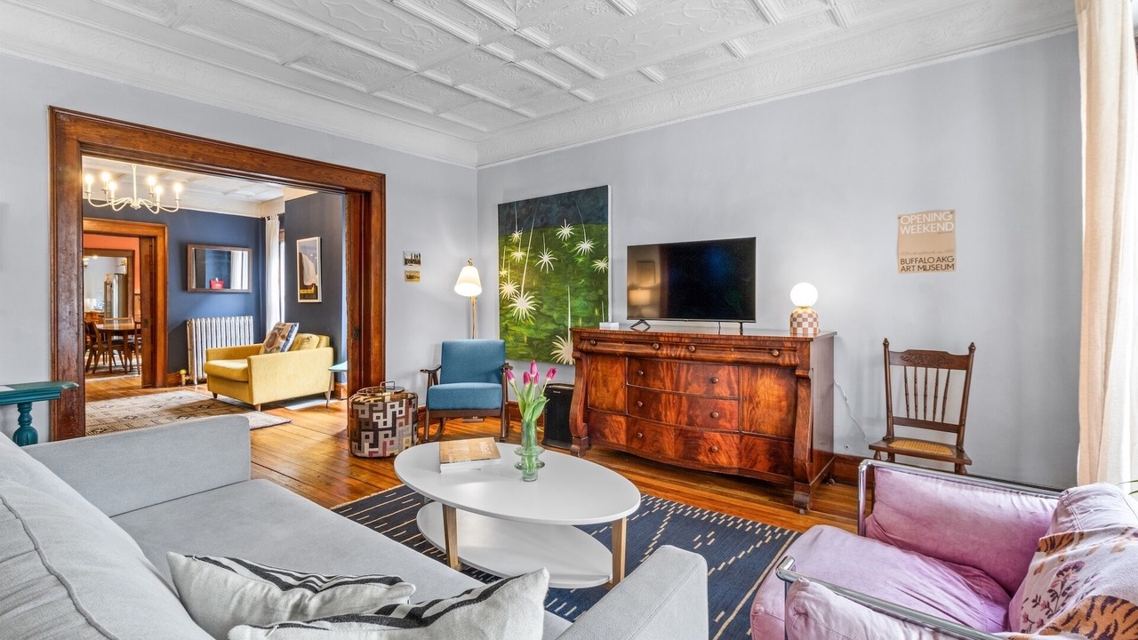 Photo of Livingroom in Front Park
