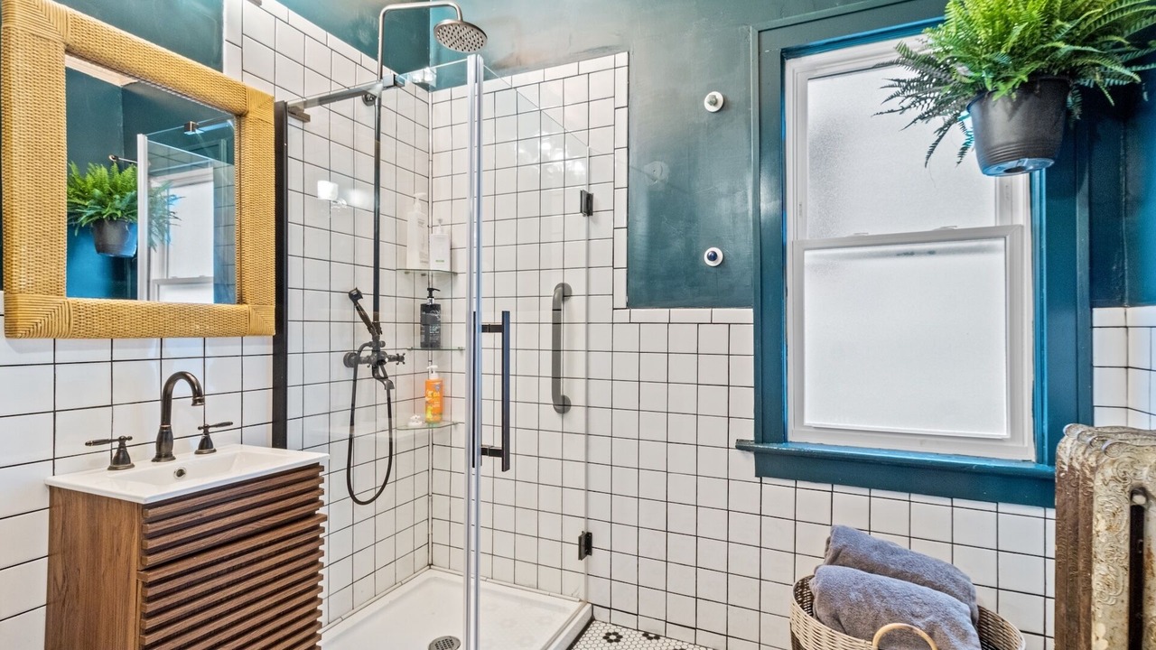 Photo of Bathroom in Front Park