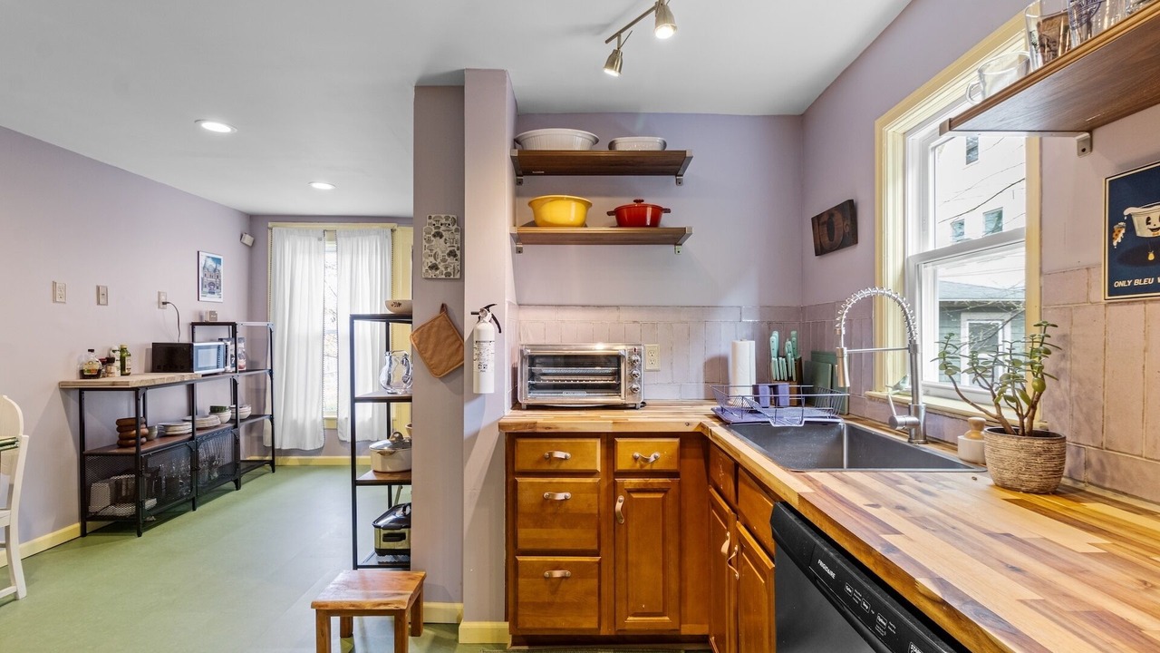 Photo of Kitchen in Front Park