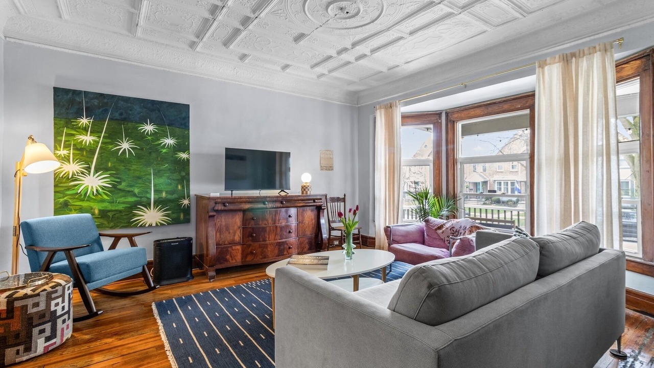 Photo of Livingroom in Front Park