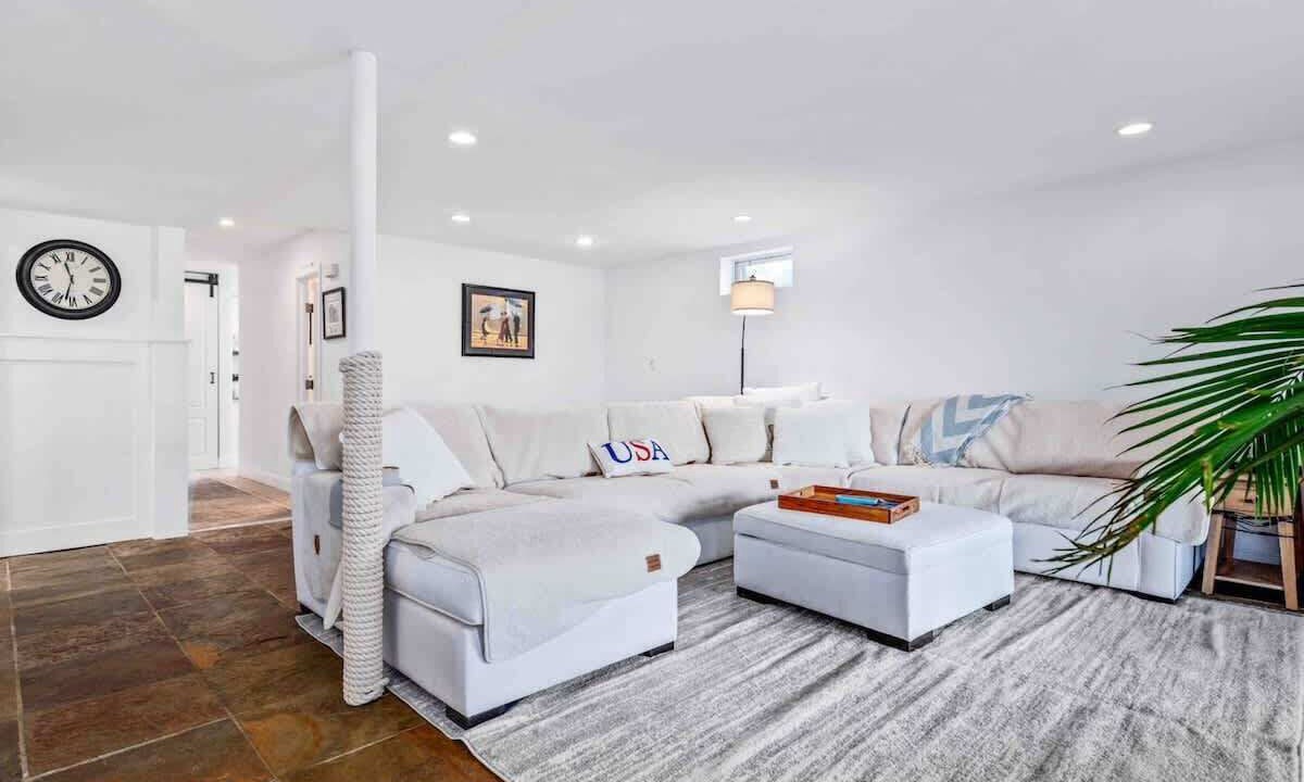 Photo of Livingroom in Edgewater