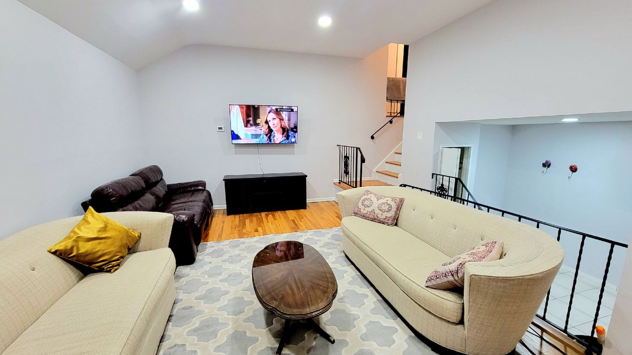 Photo of Livingroom in South Huntington