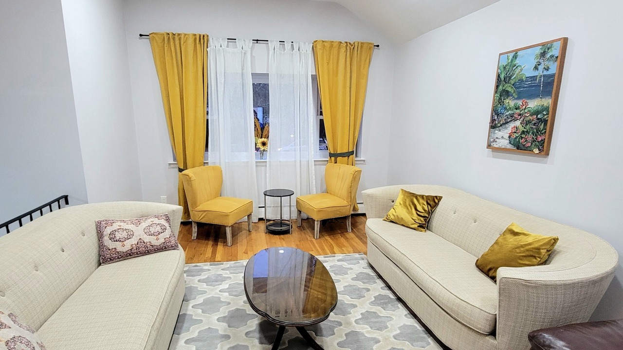Photo of Livingroom in South Huntington