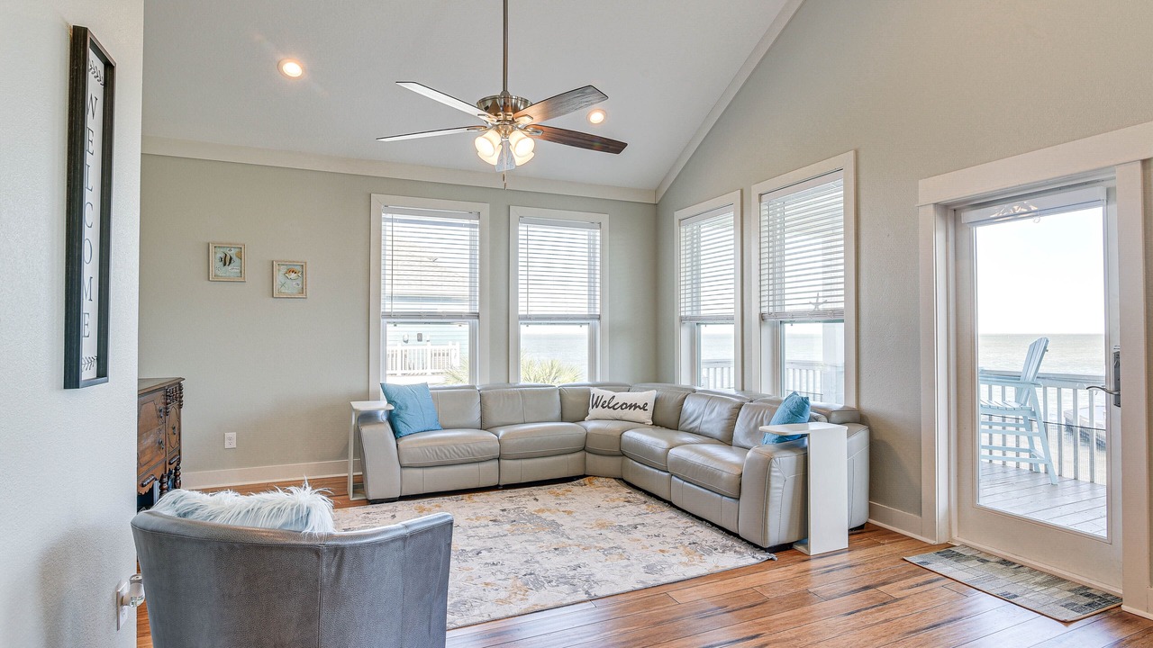 Photo of Livingroom in Terramar Beach