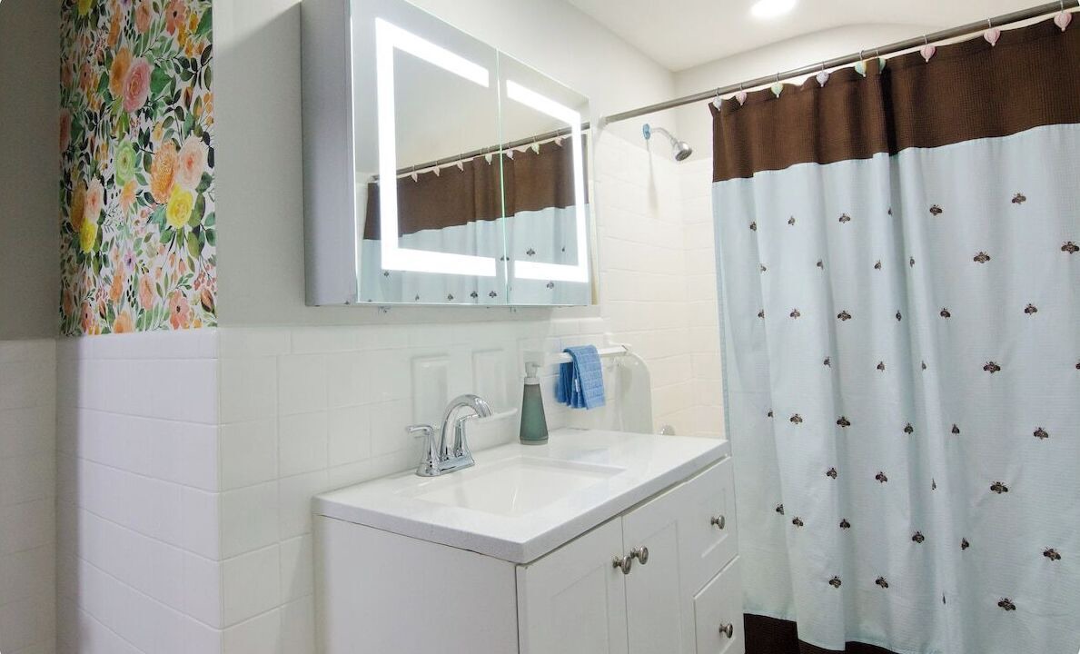 Photo of Bathroom in Eggertsville