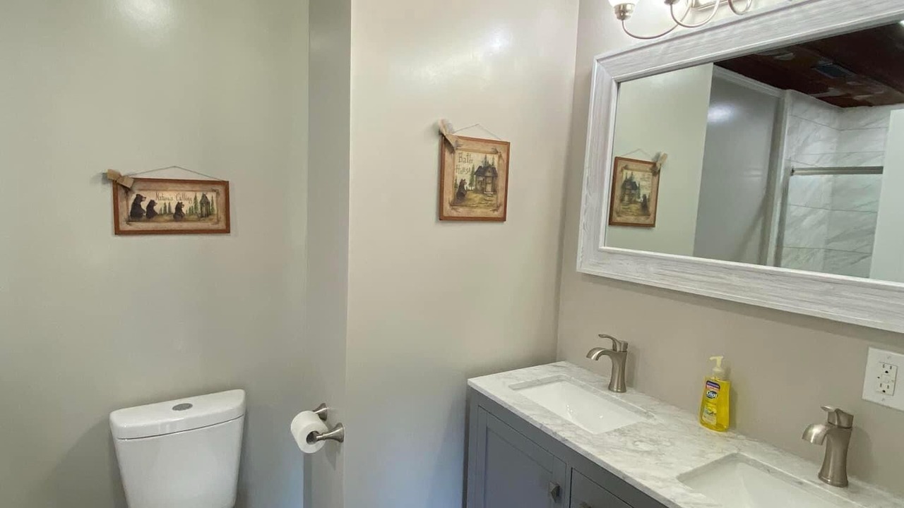 Photo of Bathroom in Max Meadows